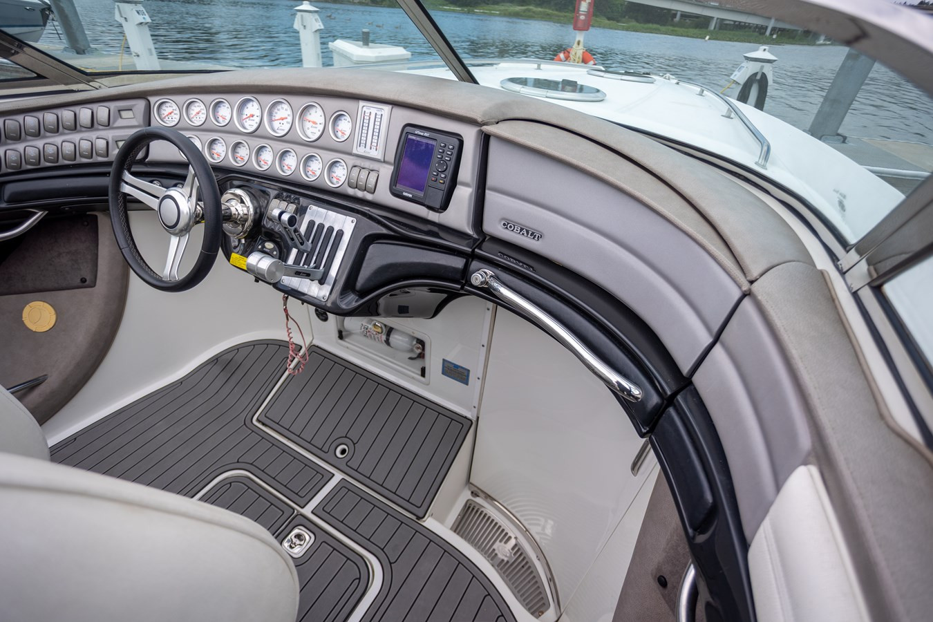 https://arconyachts.ams3.digitaloceanspaces.com/174606/conversions/large_4699481-optimize.jpg
