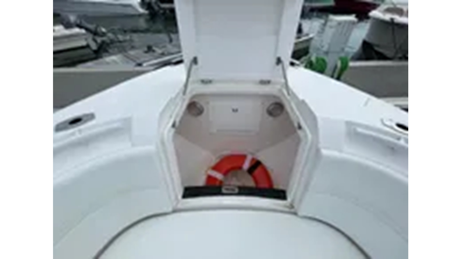 https://arconyachts.ams3.digitaloceanspaces.com/174607/conversions/large_4329617-optimize.jpg