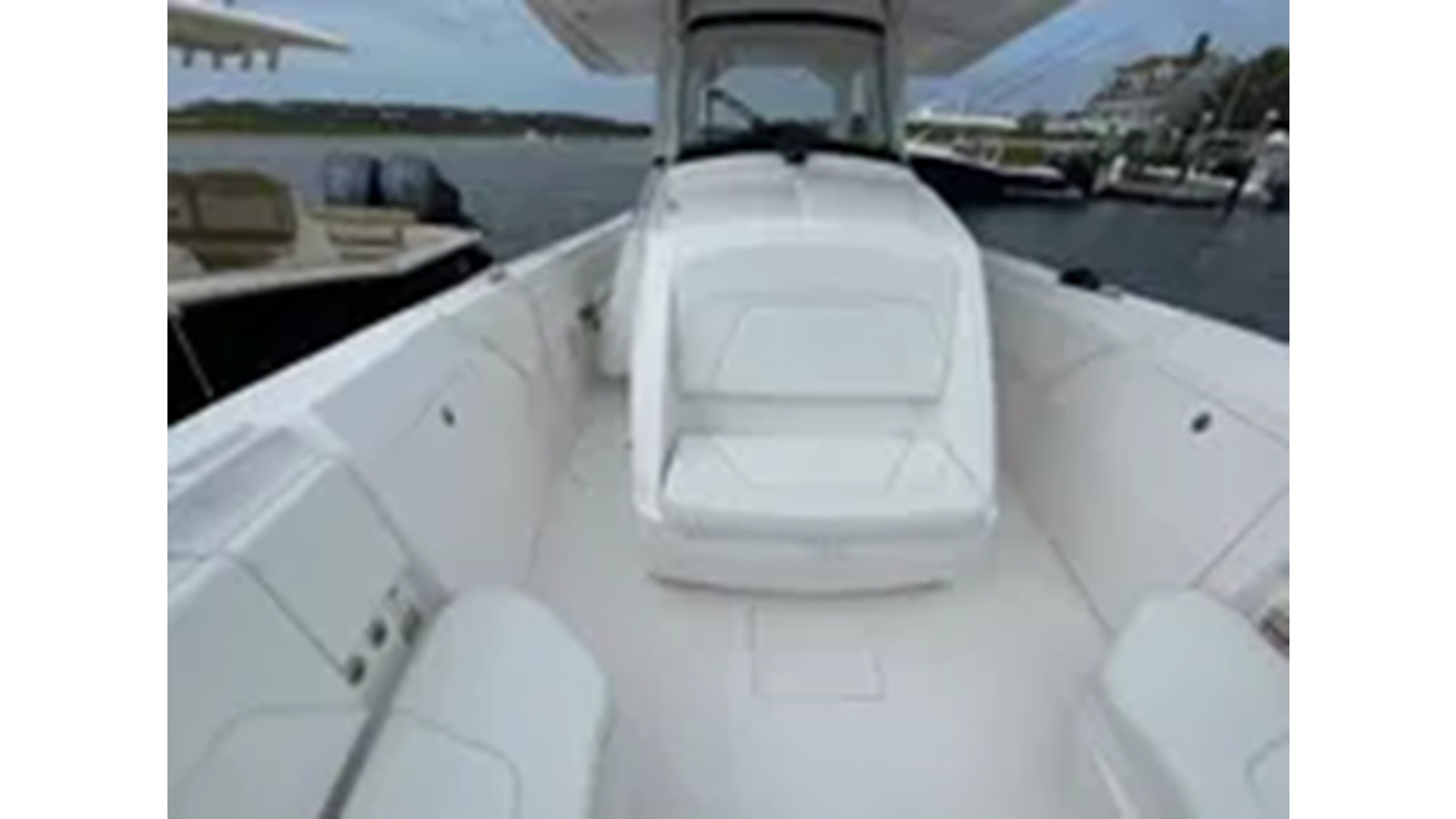 https://arconyachts.ams3.digitaloceanspaces.com/174610/conversions/large_4329618-optimize.jpg