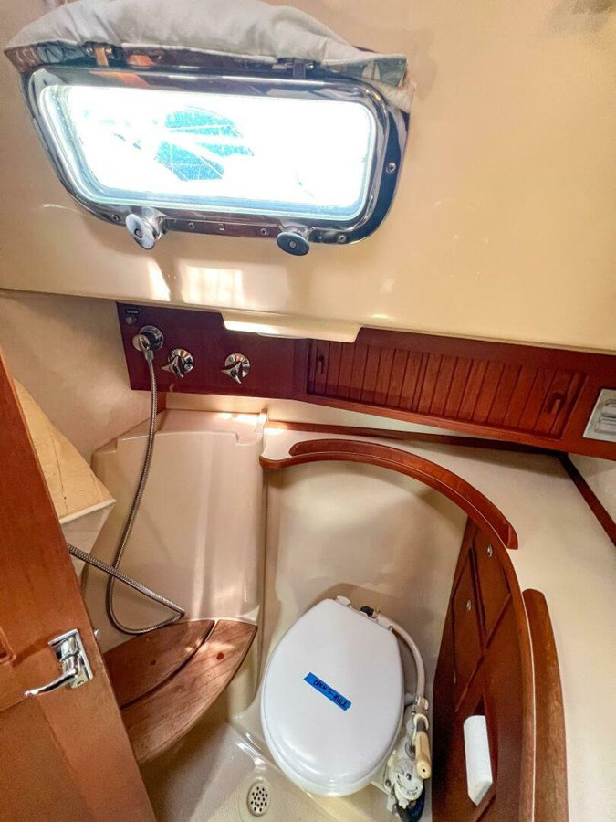 https://arconyachts.ams3.digitaloceanspaces.com/174643/conversions/large_4626806-optimize.jpg