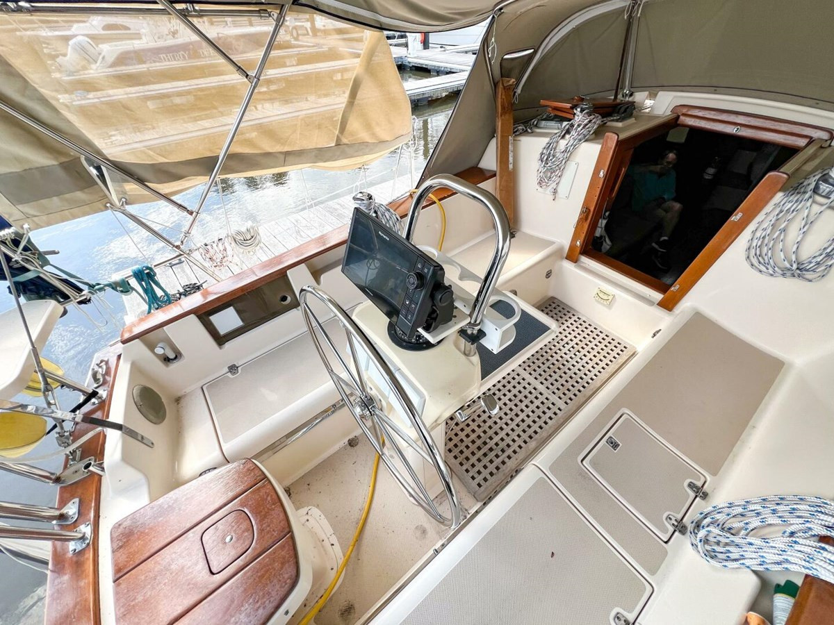 https://arconyachts.ams3.digitaloceanspaces.com/174763/conversions/large_4626847-optimize.jpg