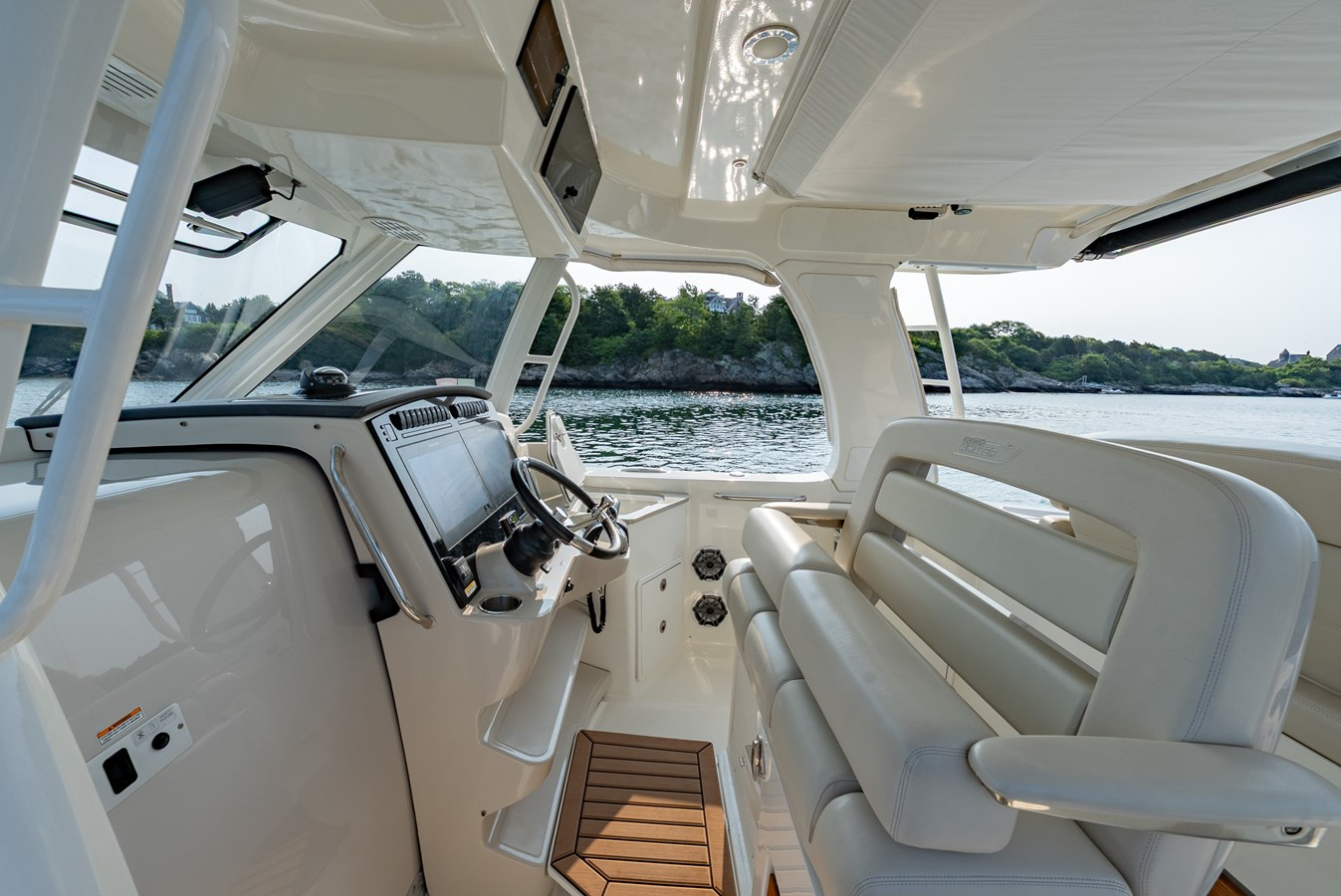 https://arconyachts.ams3.digitaloceanspaces.com/174818/conversions/large_4737146-optimize.jpg