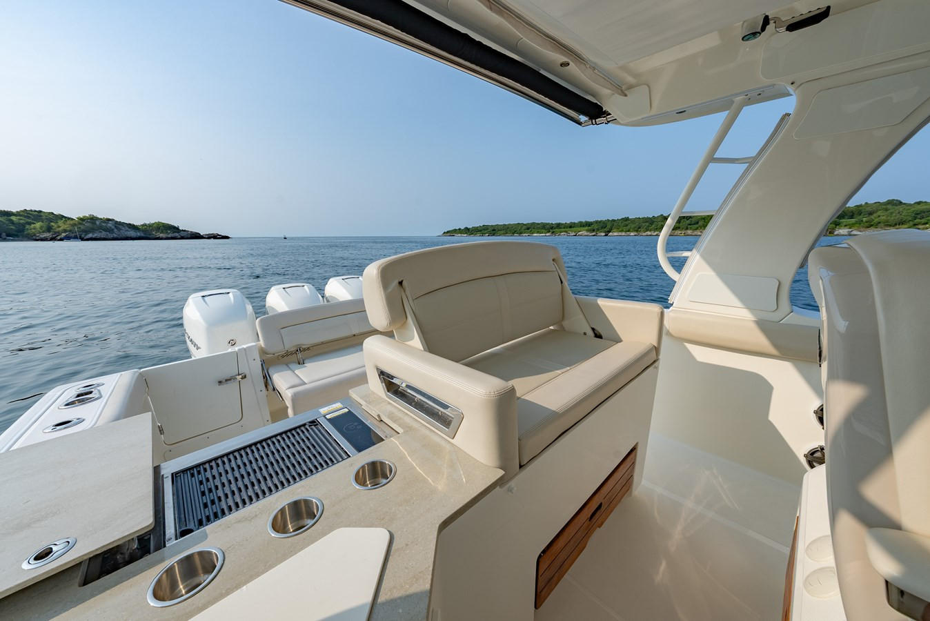 https://arconyachts.ams3.digitaloceanspaces.com/174831/conversions/large_4737151-optimize.jpg