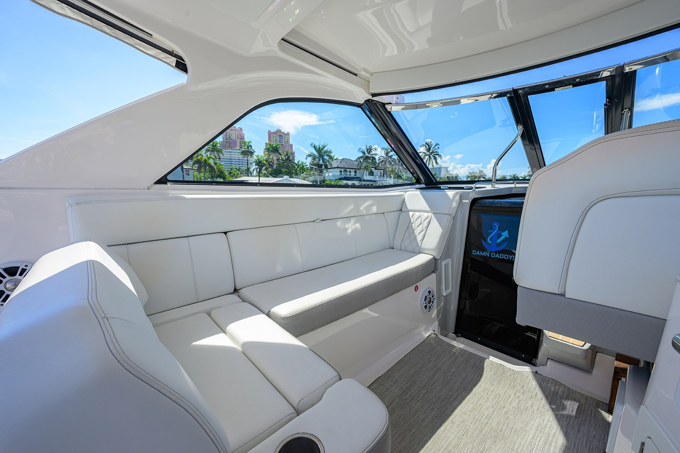 https://arconyachts.ams3.digitaloceanspaces.com/174852/conversions/large_4741059-optimize.jpg