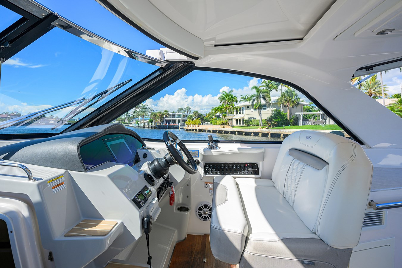 https://arconyachts.ams3.digitaloceanspaces.com/174864/conversions/large_4741063-optimize.jpg