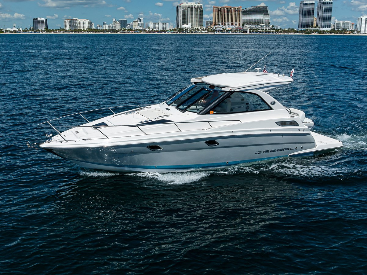 https://arconyachts.ams3.digitaloceanspaces.com/174932/conversions/large_4741088-optimize.jpg