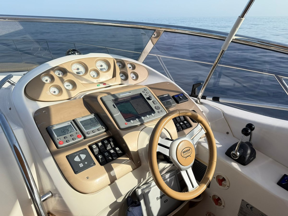 https://arconyachts.ams3.digitaloceanspaces.com/174947/conversions/large_4706680-optimize.jpg