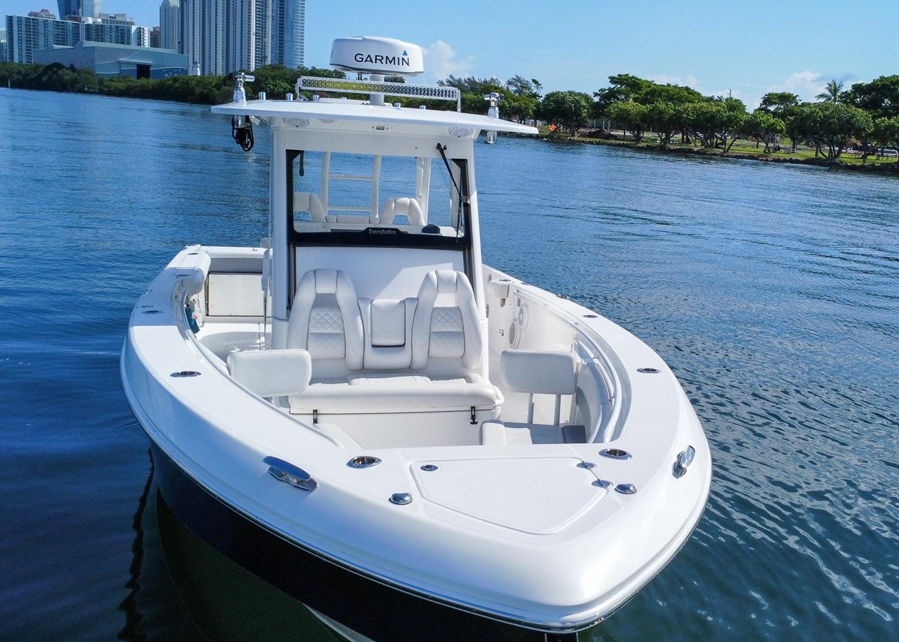 https://arconyachts.ams3.digitaloceanspaces.com/175218/conversions/large_4242061-optimize.jpg