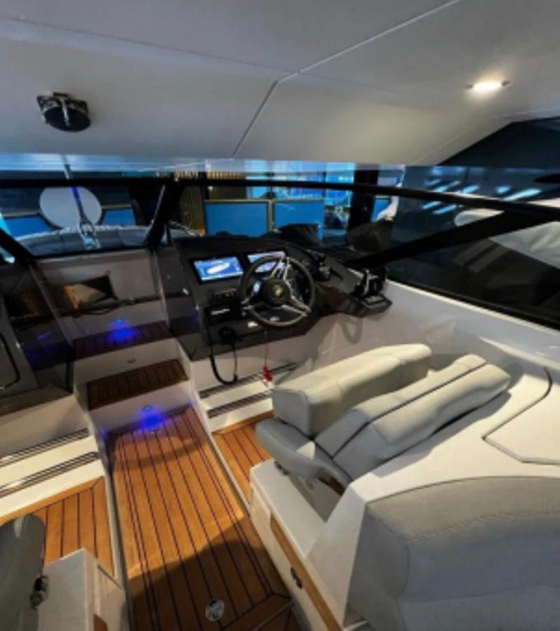 https://arconyachts.ams3.digitaloceanspaces.com/175226/conversions/large_3700841-optimize.jpg