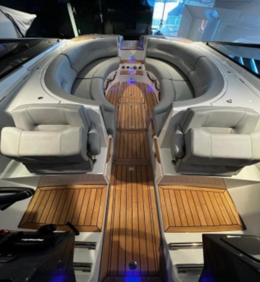 https://arconyachts.ams3.digitaloceanspaces.com/175229/conversions/large_3700842-optimize.jpg