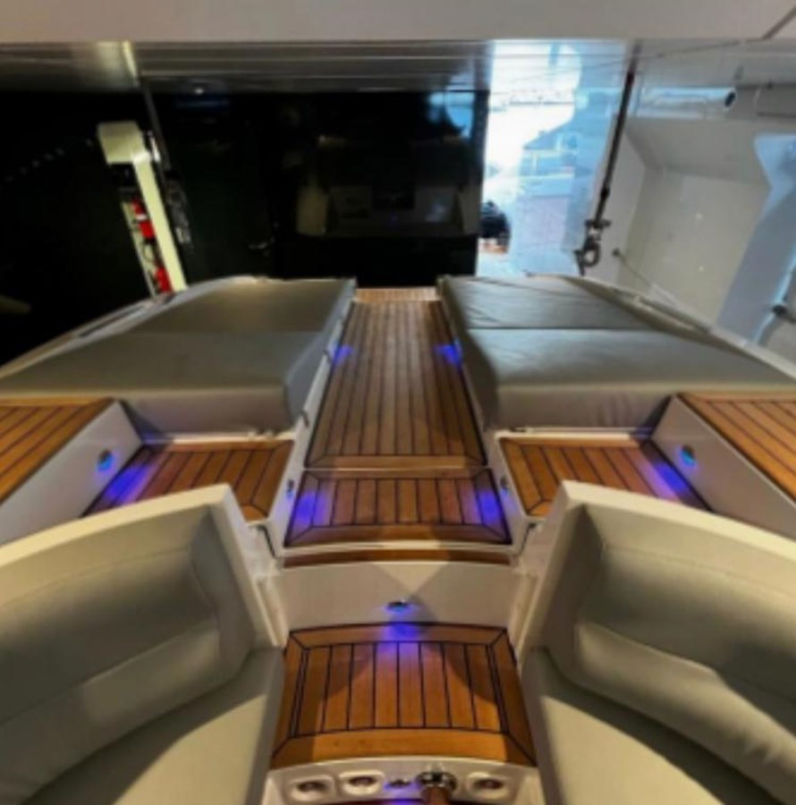 https://arconyachts.ams3.digitaloceanspaces.com/175240/conversions/large_3700847-optimize.jpg