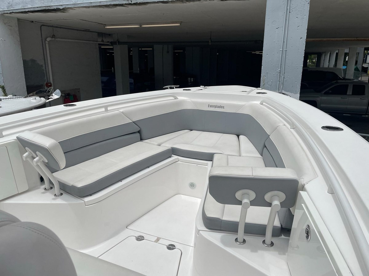 https://arconyachts.ams3.digitaloceanspaces.com/175257/conversions/large_4242074-optimize.jpg