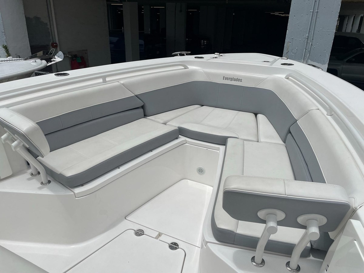https://arconyachts.ams3.digitaloceanspaces.com/175260/conversions/large_4242075-optimize.jpg