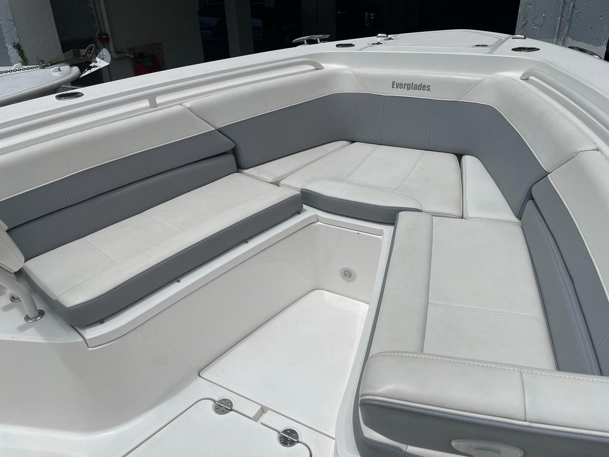 https://arconyachts.ams3.digitaloceanspaces.com/175261/conversions/large_4242076-optimize.jpg