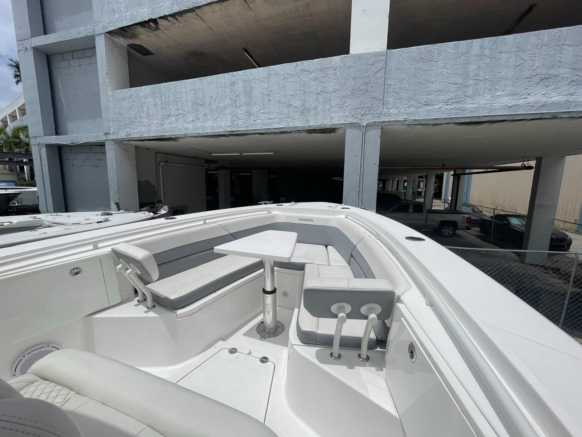 https://arconyachts.ams3.digitaloceanspaces.com/175274/conversions/large_4242081-optimize.jpg