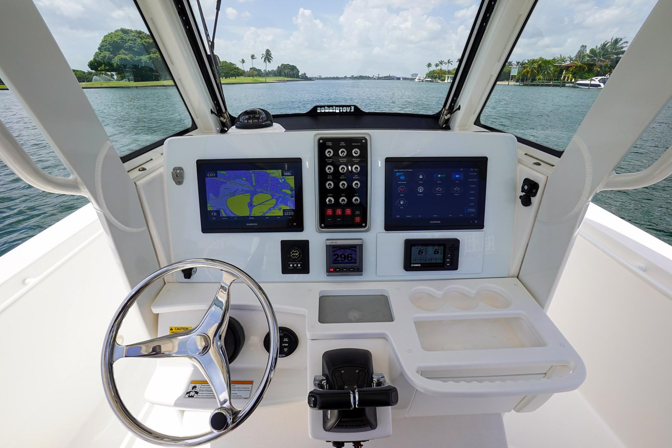 https://arconyachts.ams3.digitaloceanspaces.com/175275/conversions/large_4242246-optimize.jpg