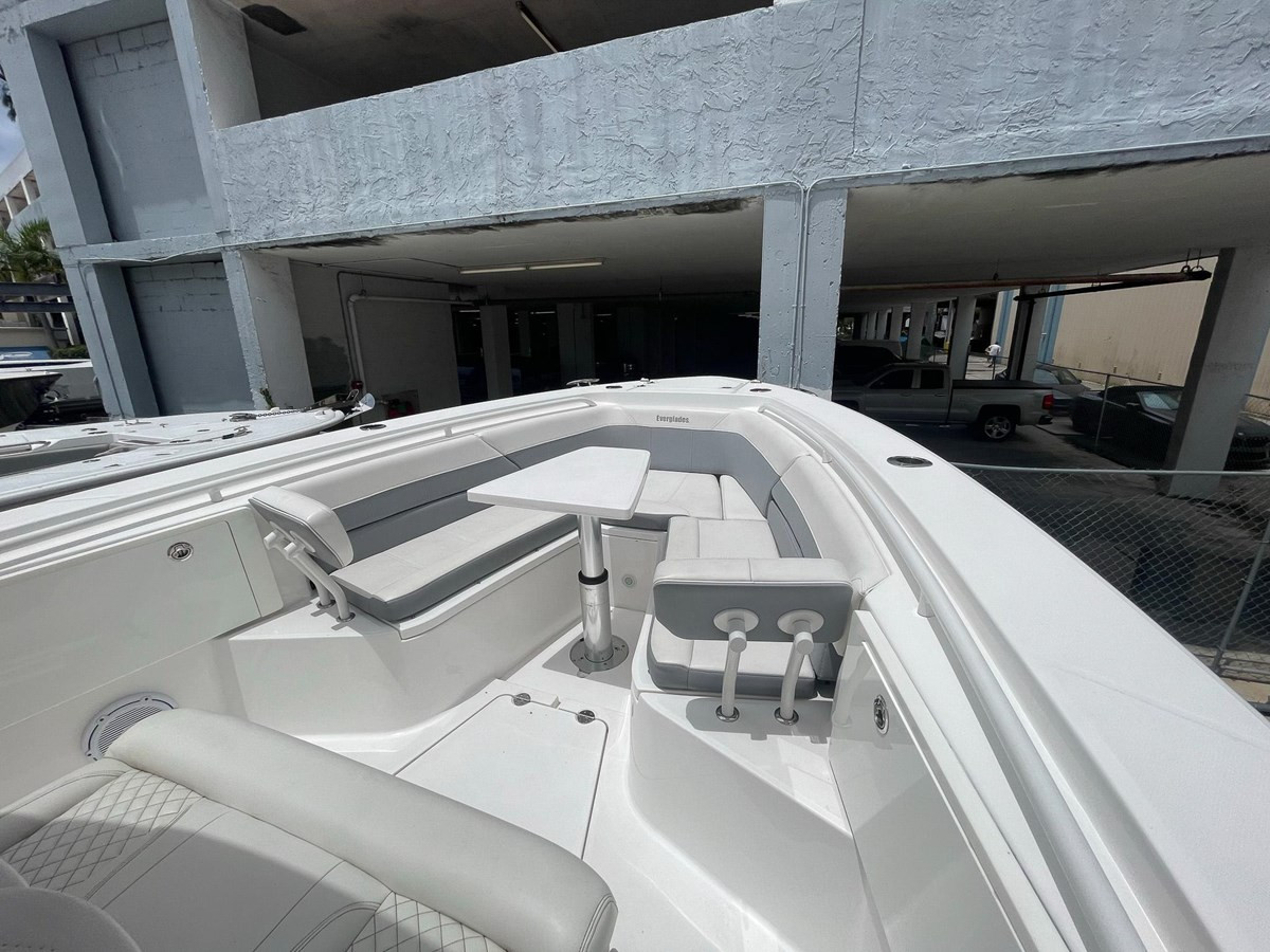 https://arconyachts.ams3.digitaloceanspaces.com/175277/conversions/large_4242082-optimize.jpg