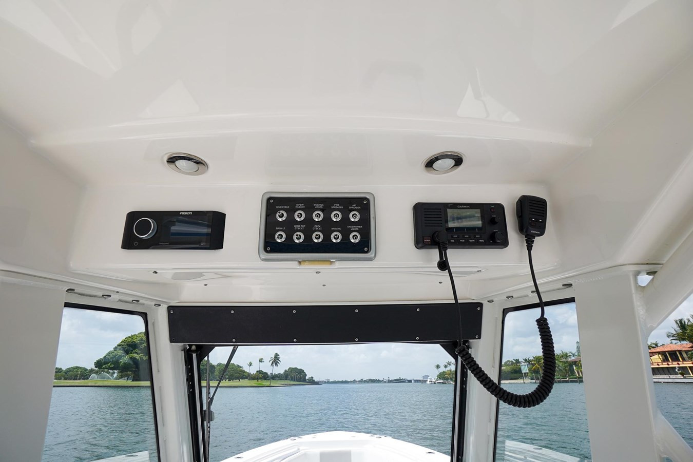 https://arconyachts.ams3.digitaloceanspaces.com/175278/conversions/large_4242247-optimize.jpg
