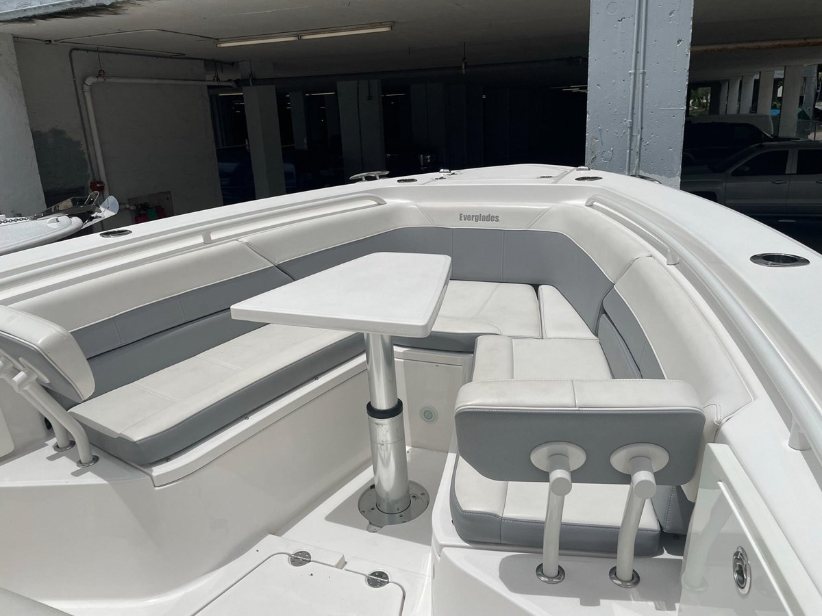 https://arconyachts.ams3.digitaloceanspaces.com/175280/conversions/large_4242083-optimize.jpg