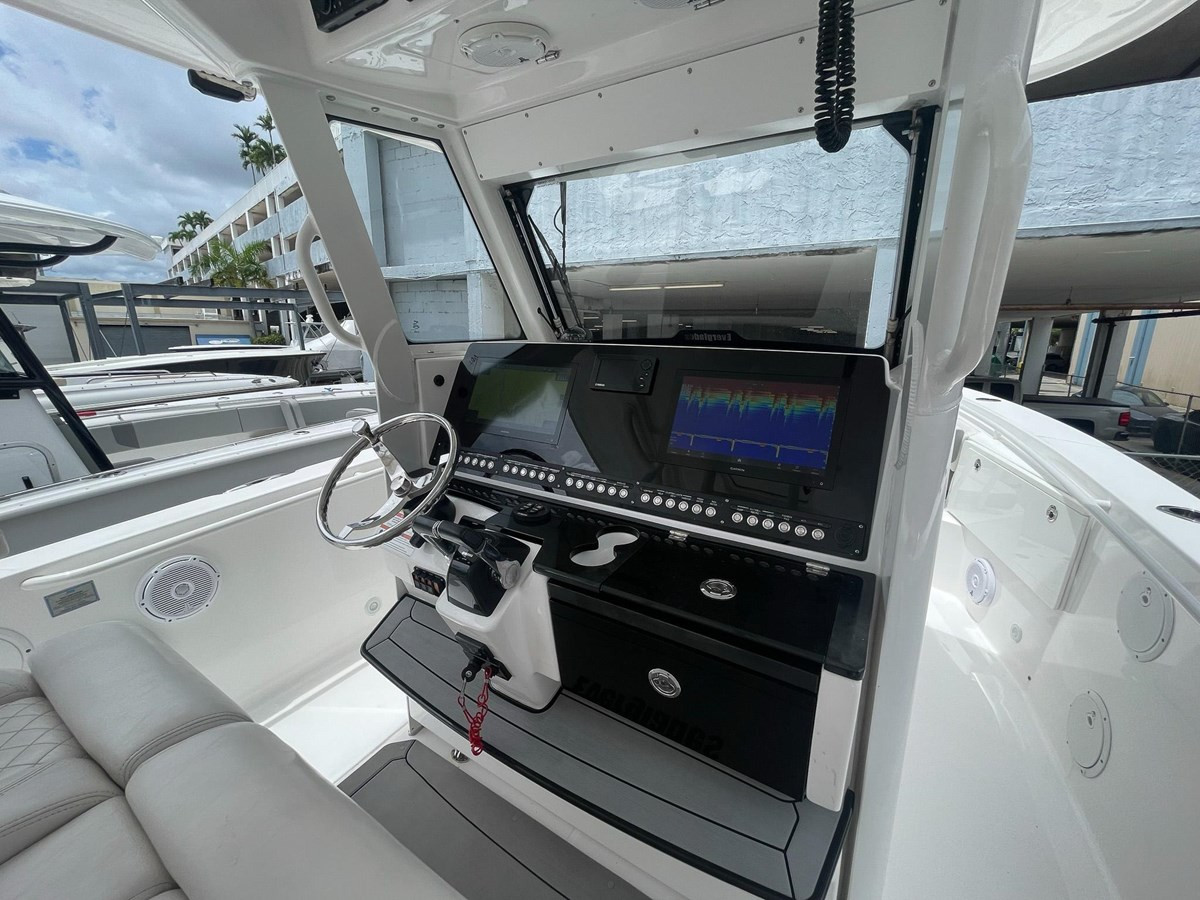 https://arconyachts.ams3.digitaloceanspaces.com/175286/conversions/large_4242085-optimize.jpg