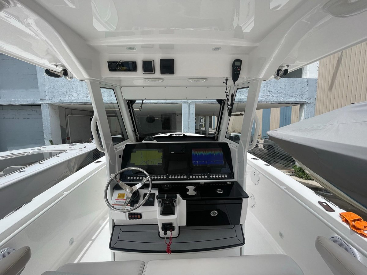 https://arconyachts.ams3.digitaloceanspaces.com/175313/conversions/large_4242095-optimize.jpg