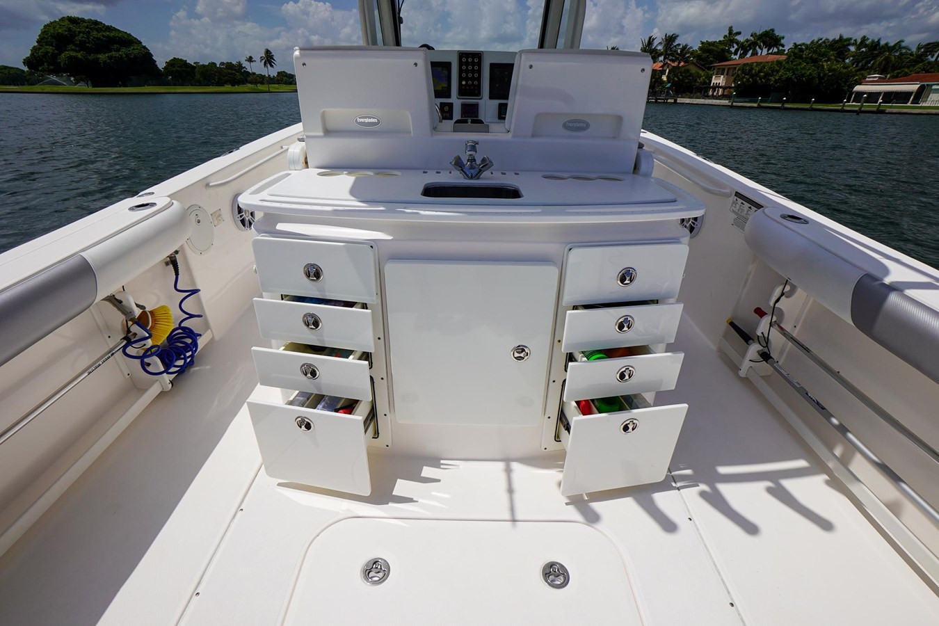 https://arconyachts.ams3.digitaloceanspaces.com/175316/conversions/large_4242261-optimize.jpg
