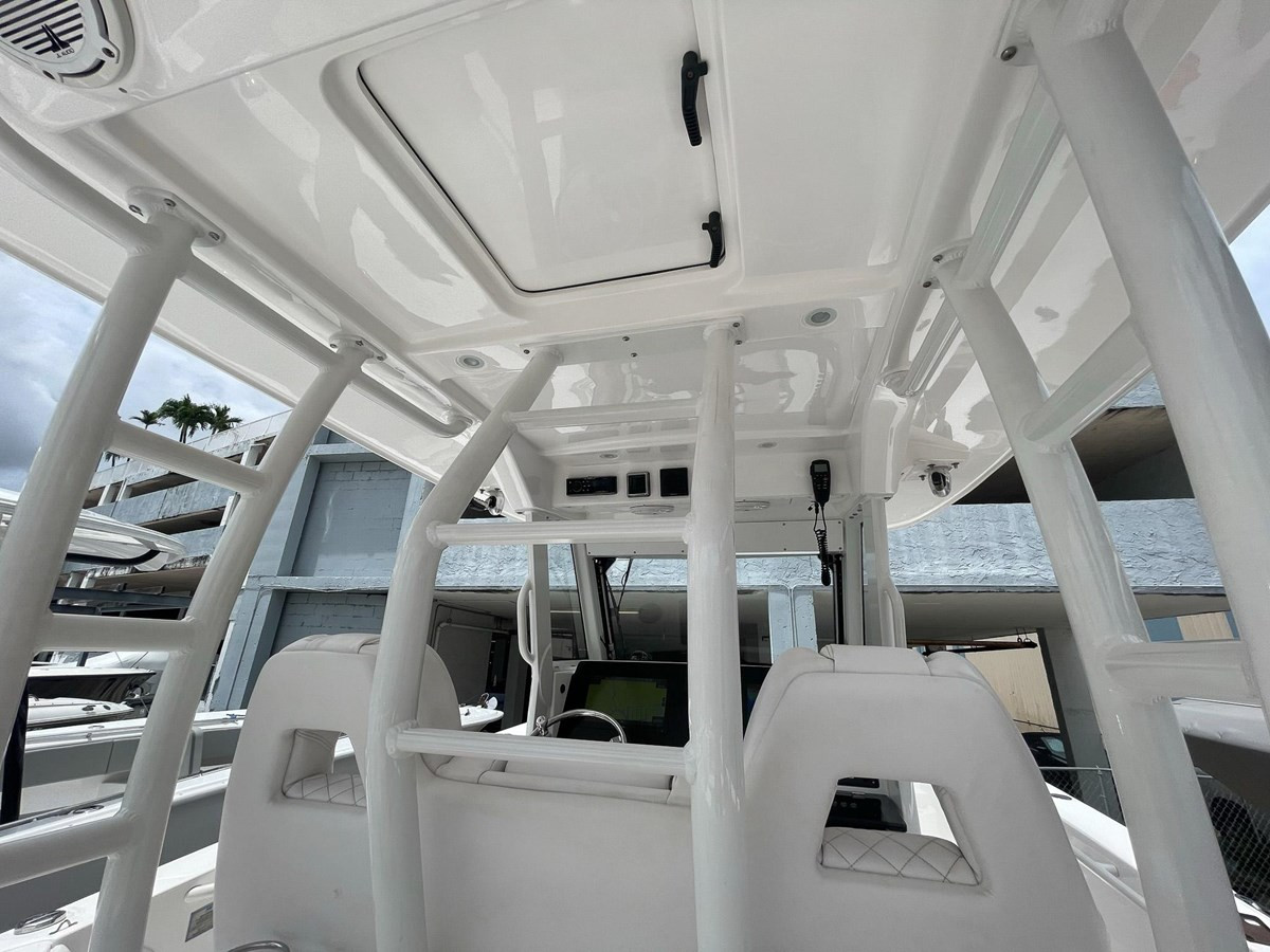 https://arconyachts.ams3.digitaloceanspaces.com/175321/conversions/large_4242098-optimize.jpg