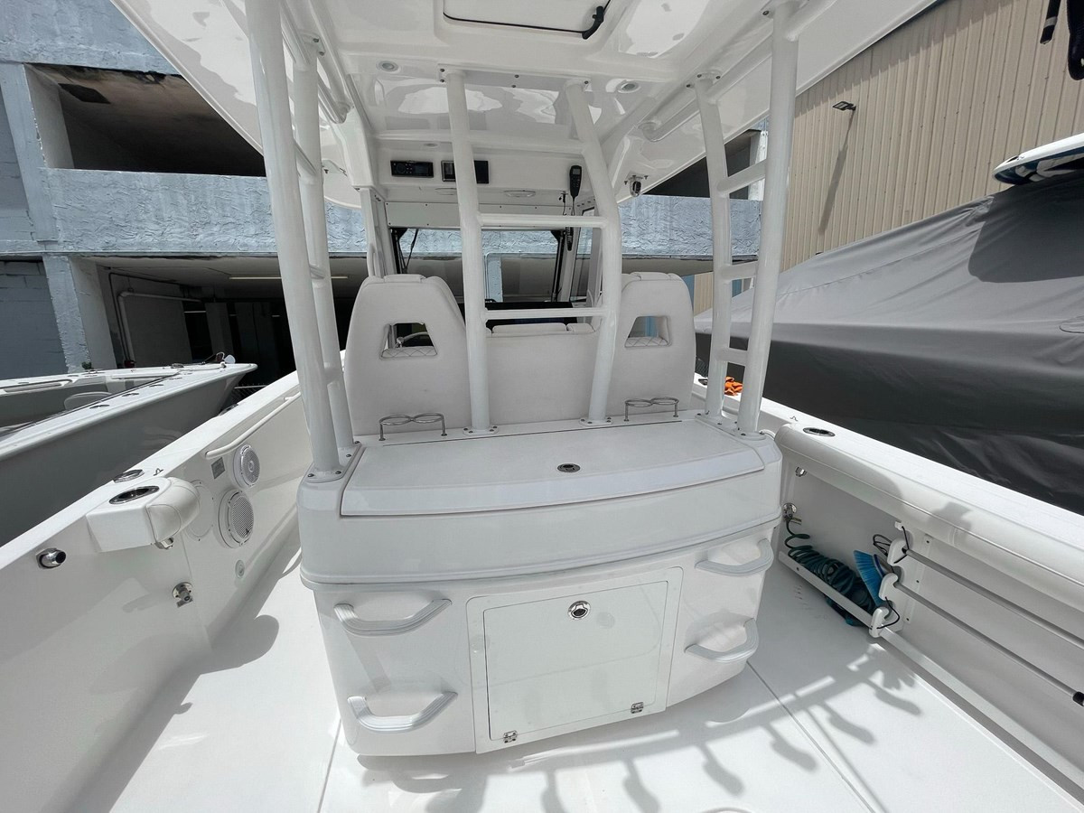 https://arconyachts.ams3.digitaloceanspaces.com/175323/conversions/large_4242099-optimize.jpg