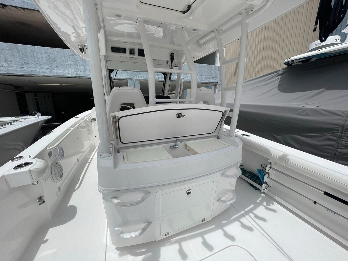 https://arconyachts.ams3.digitaloceanspaces.com/175325/conversions/large_4242100-optimize.jpg