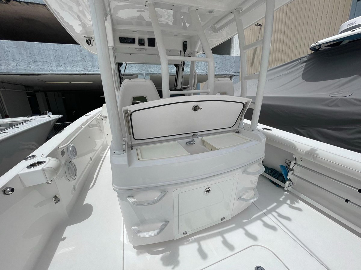 https://arconyachts.ams3.digitaloceanspaces.com/175328/conversions/large_4242101-optimize.jpg