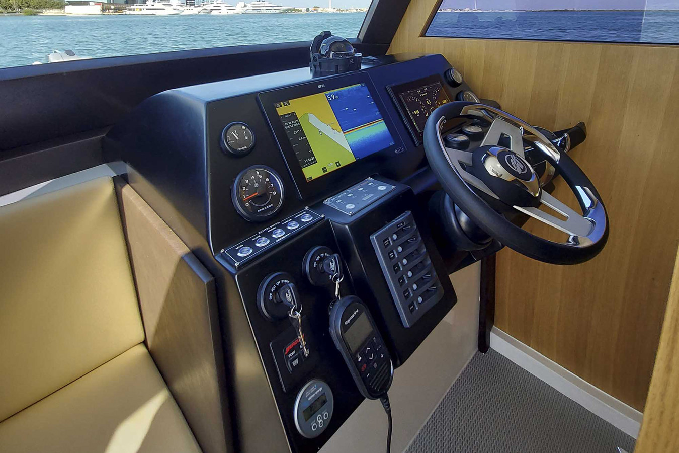 https://arconyachts.ams3.digitaloceanspaces.com/175348/conversions/large_4130879-optimize.jpg