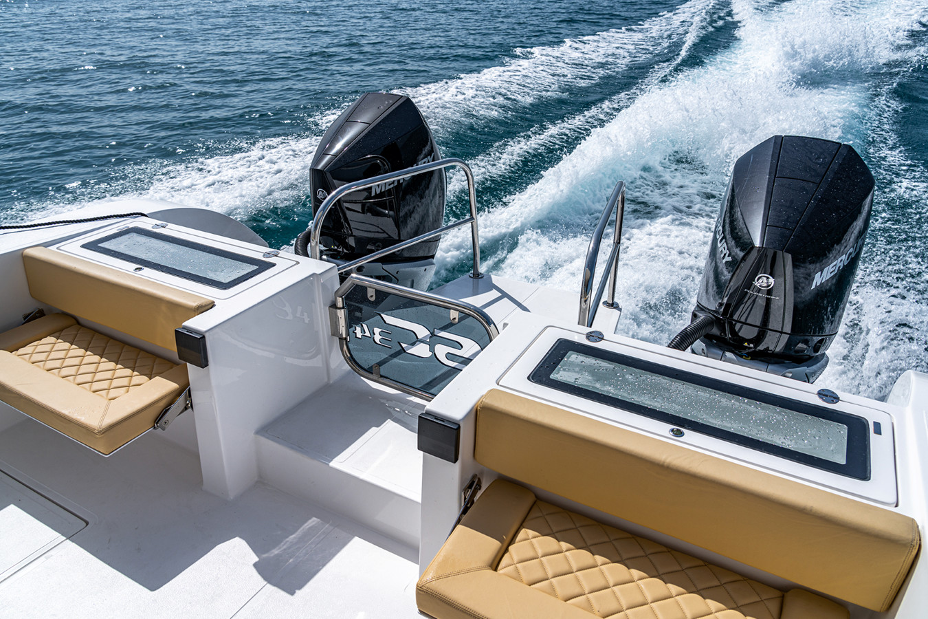 https://arconyachts.ams3.digitaloceanspaces.com/175373/conversions/large_4130915-optimize.jpg