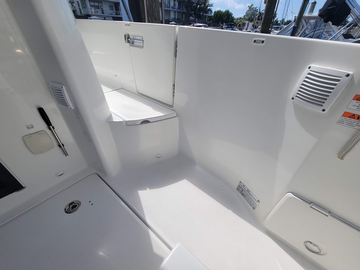 https://arconyachts.ams3.digitaloceanspaces.com/175427/conversions/large_4647511-optimize.jpg