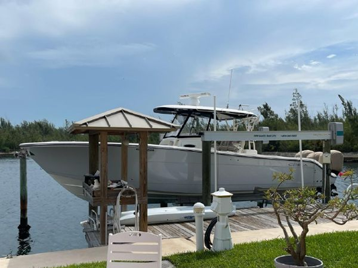 2016 COBIA 344 CENTER CONSOLE