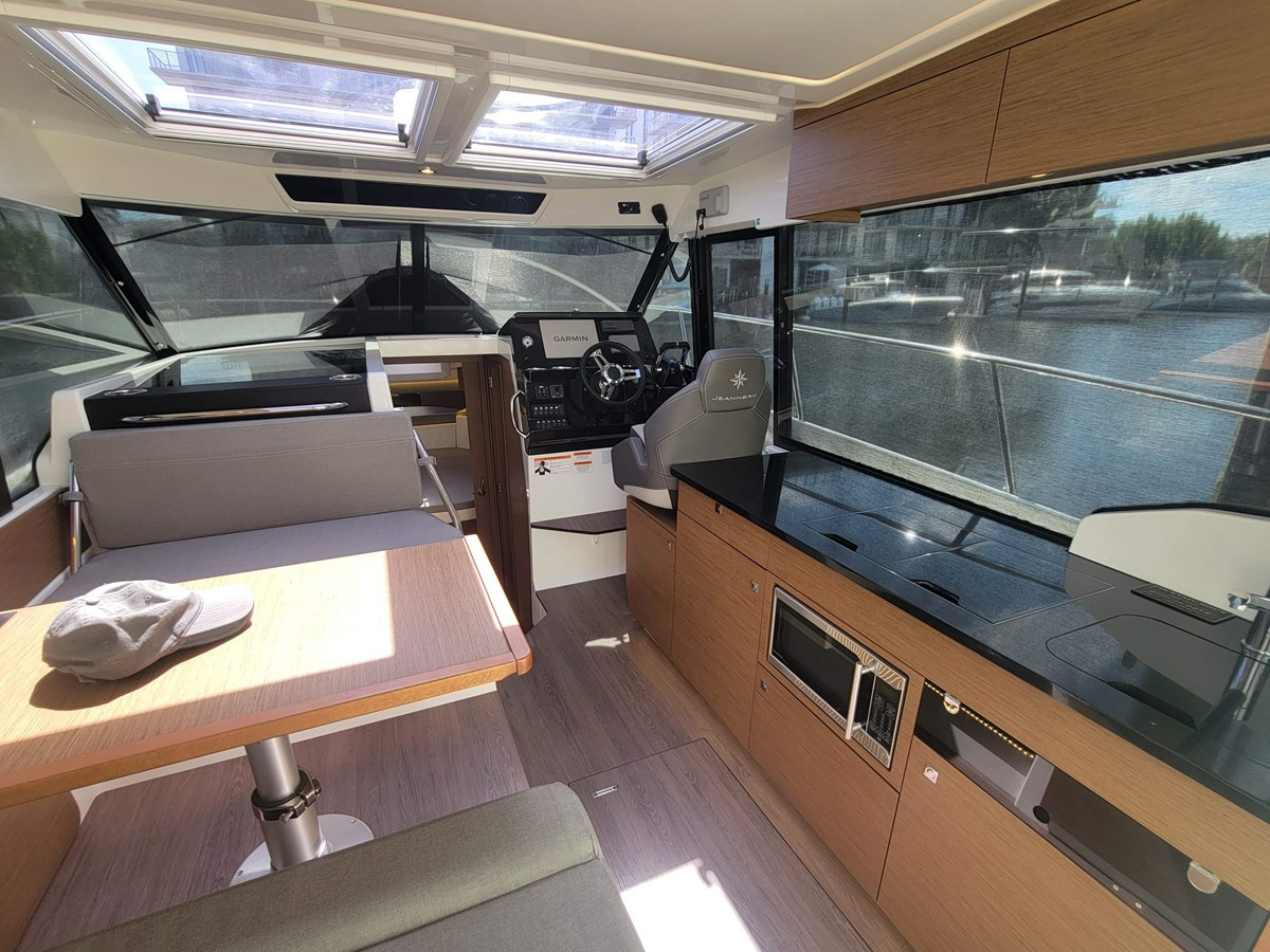 https://arconyachts.ams3.digitaloceanspaces.com/175443/conversions/large_4647517-optimize.jpg