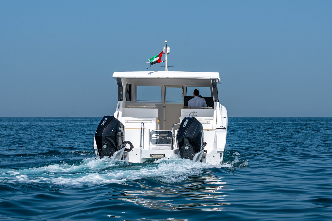 https://arconyachts.ams3.digitaloceanspaces.com/175444/conversions/large_4130937-optimize.jpg