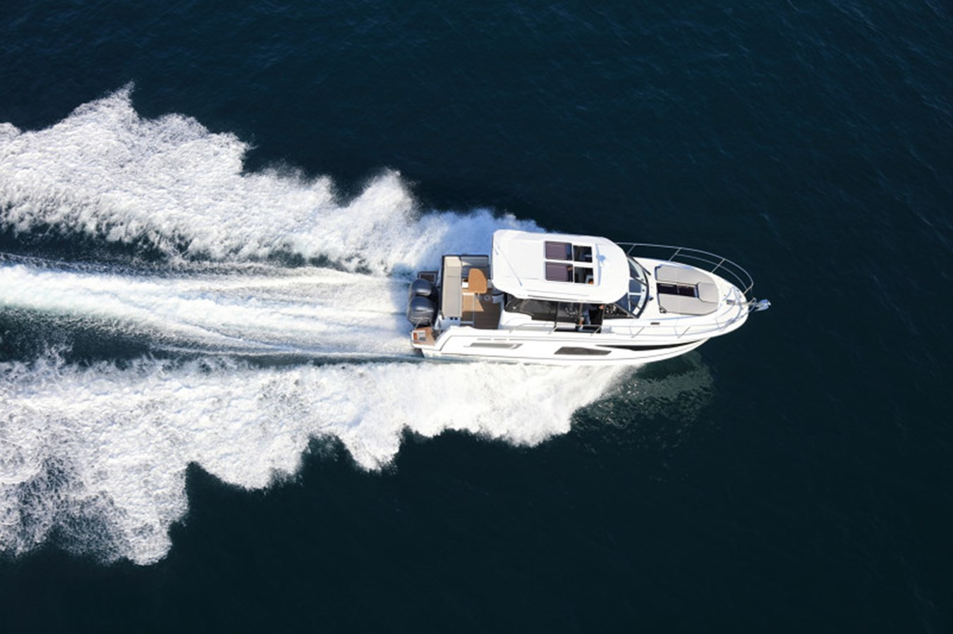 https://arconyachts.ams3.digitaloceanspaces.com/175552/conversions/large_3742107-optimize.jpg