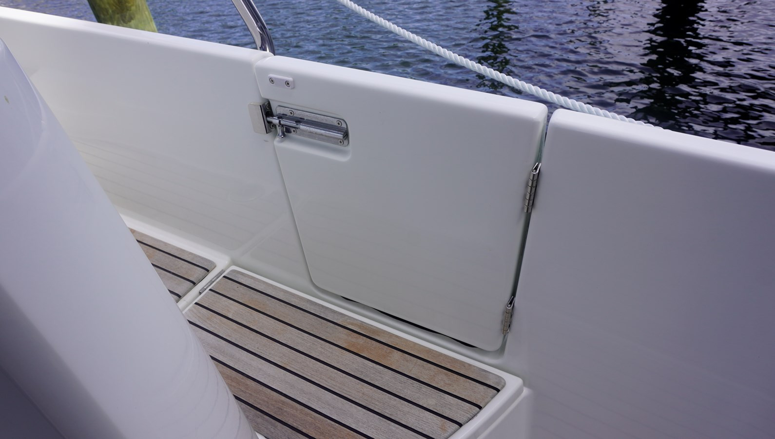 https://arconyachts.ams3.digitaloceanspaces.com/175613/conversions/large_4683325-optimize.jpg
