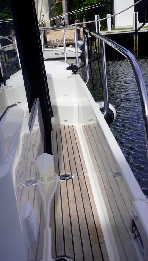 https://arconyachts.ams3.digitaloceanspaces.com/175616/conversions/large_4683324-optimize.jpg
