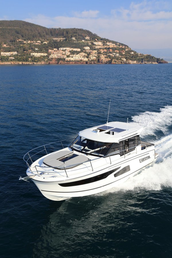 https://arconyachts.ams3.digitaloceanspaces.com/175625/conversions/large_4695319-optimize.jpg