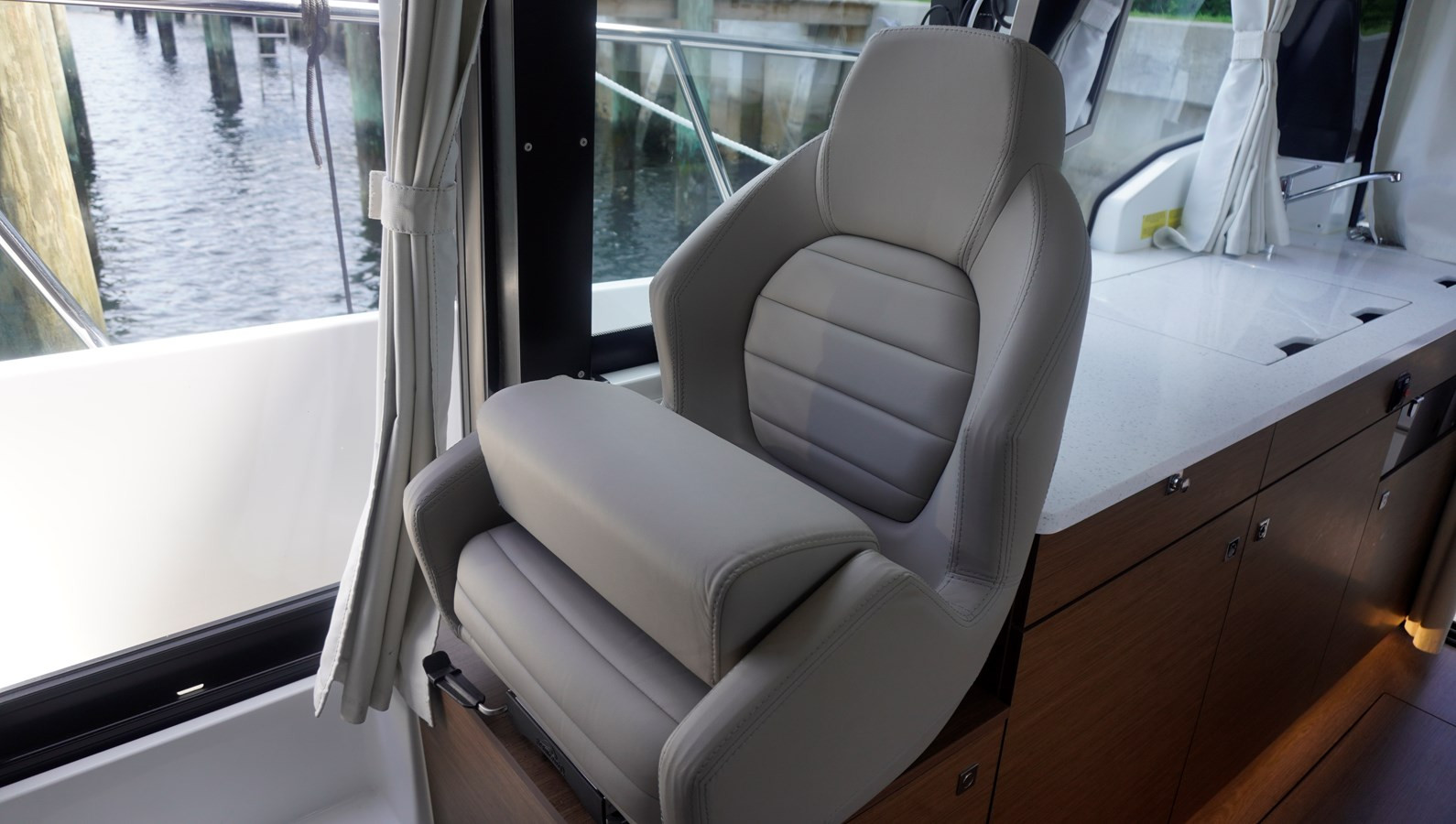 https://arconyachts.ams3.digitaloceanspaces.com/175685/conversions/large_4683341-optimize.jpg