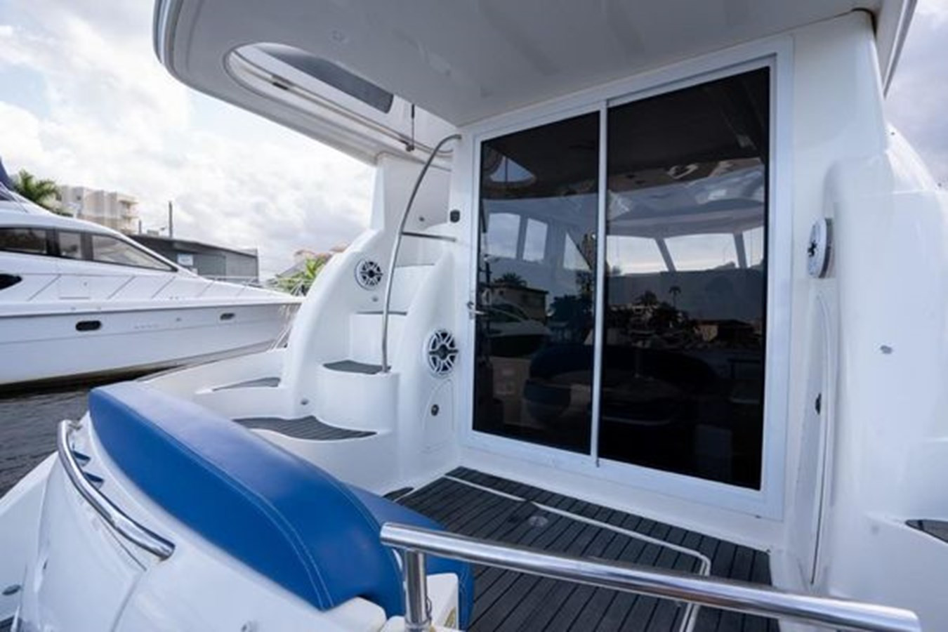 https://arconyachts.ams3.digitaloceanspaces.com/175910/conversions/large_4119321-optimize.jpg