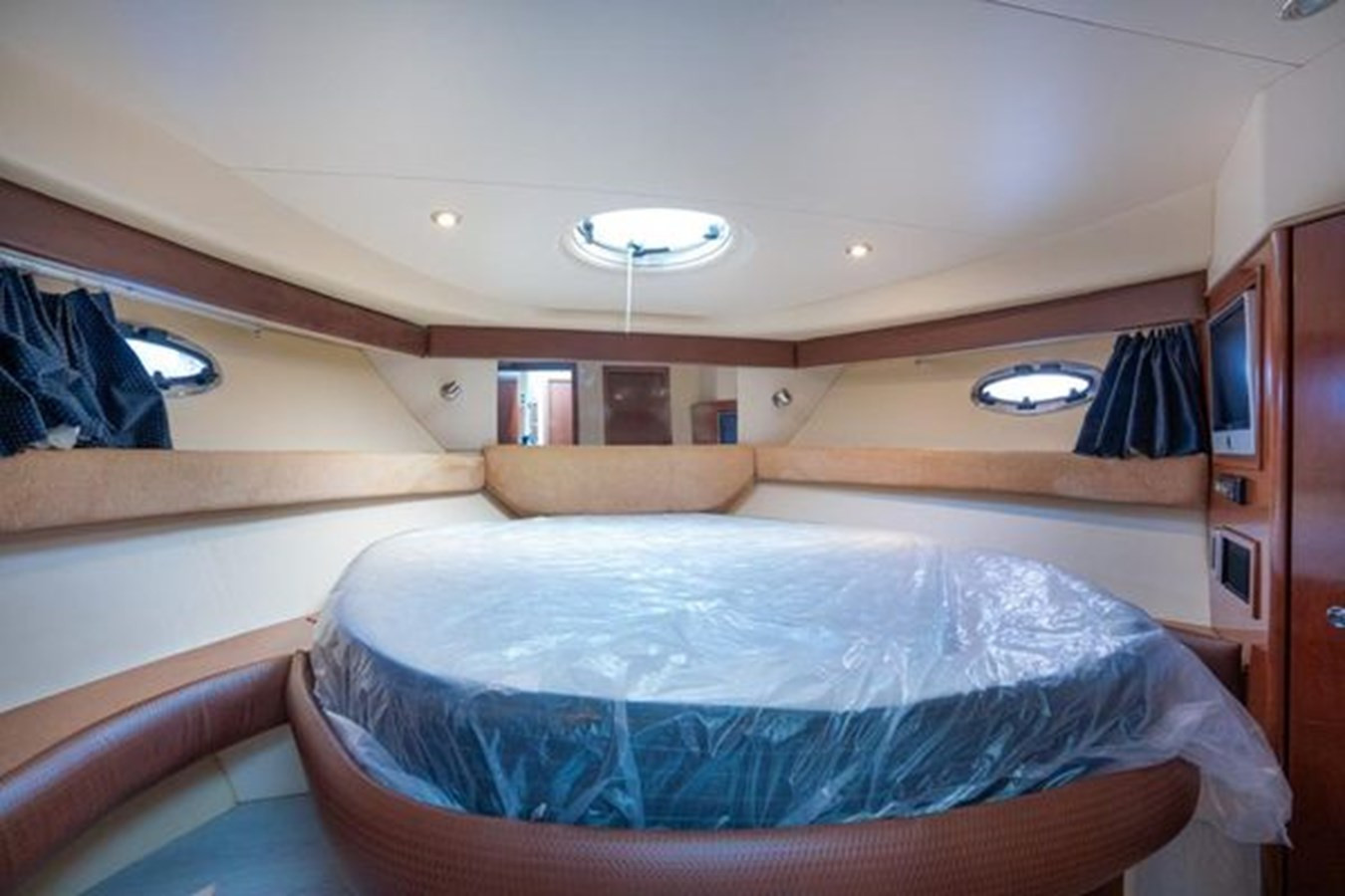 https://arconyachts.ams3.digitaloceanspaces.com/175922/conversions/large_4119326-optimize.jpg