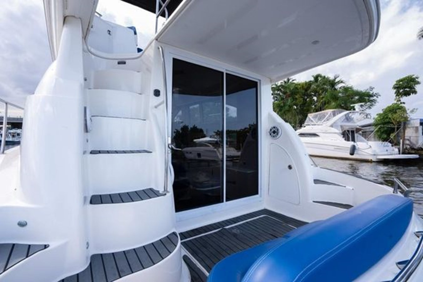 https://arconyachts.ams3.digitaloceanspaces.com/175925/conversions/large_4119327-optimize.jpg