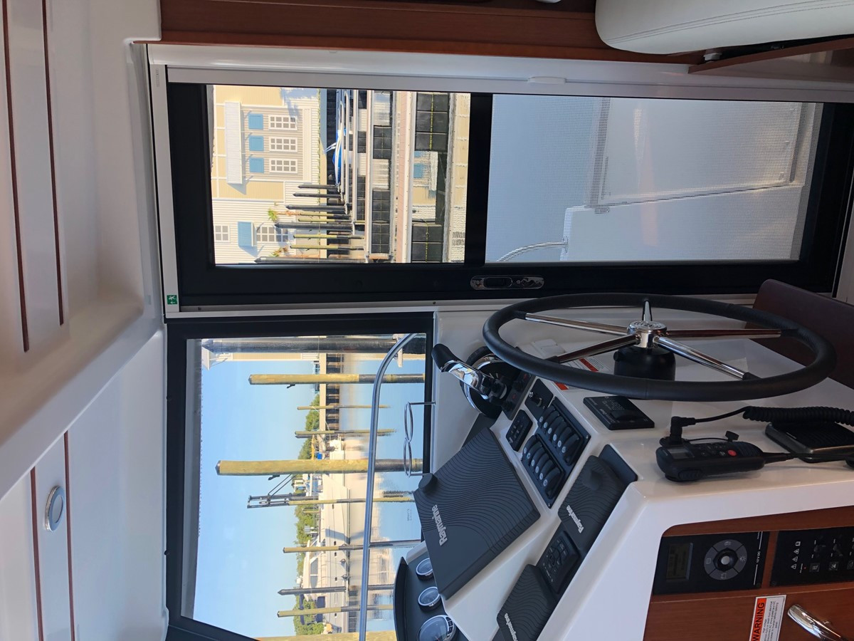 https://arconyachts.ams3.digitaloceanspaces.com/176013/conversions/large_2474785-optimize.jpg