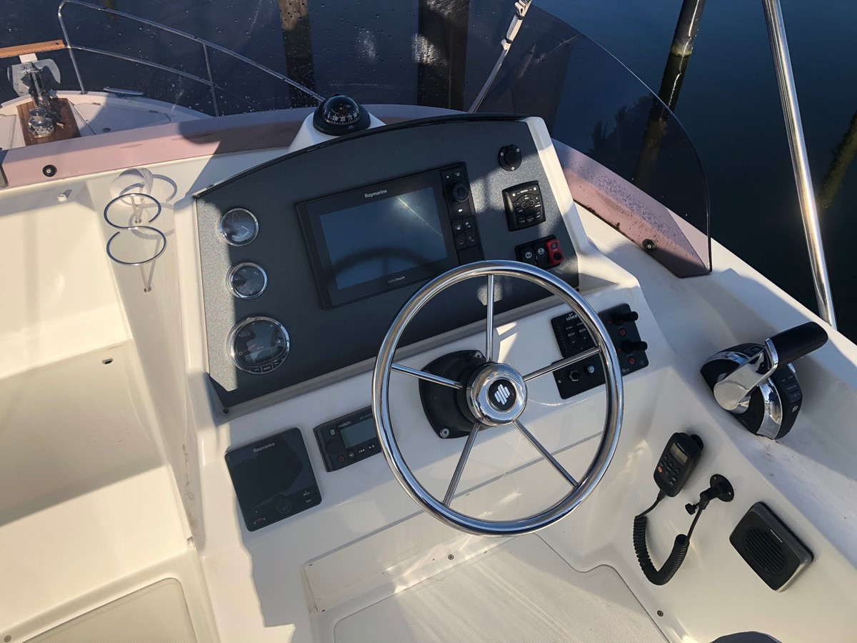 https://arconyachts.ams3.digitaloceanspaces.com/176045/conversions/large_2474796-optimize.jpg
