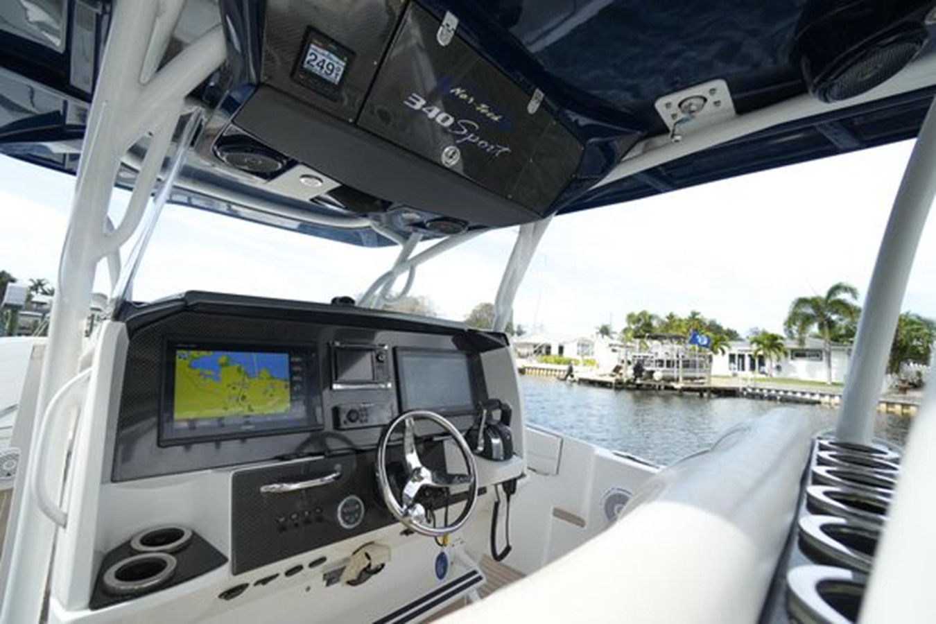 https://arconyachts.ams3.digitaloceanspaces.com/176288/conversions/large_3976662-optimize.jpg