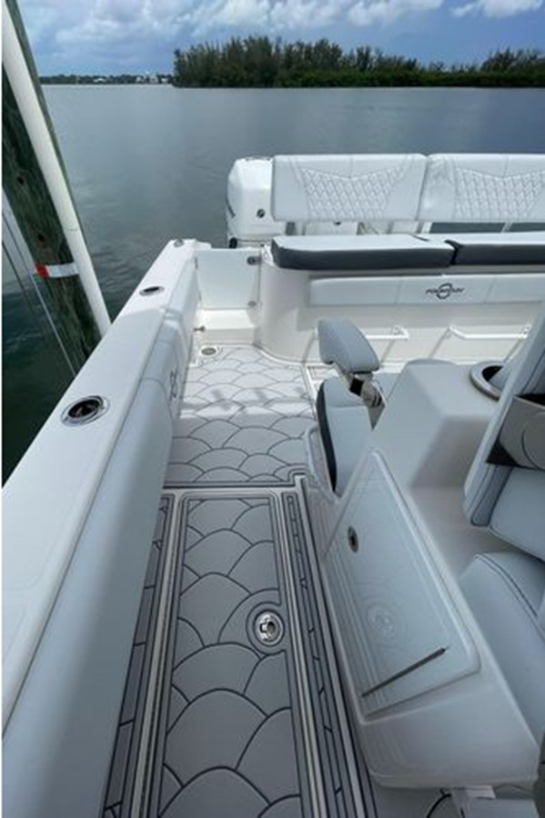 https://arconyachts.ams3.digitaloceanspaces.com/176328/conversions/large_3940232-optimize.jpg