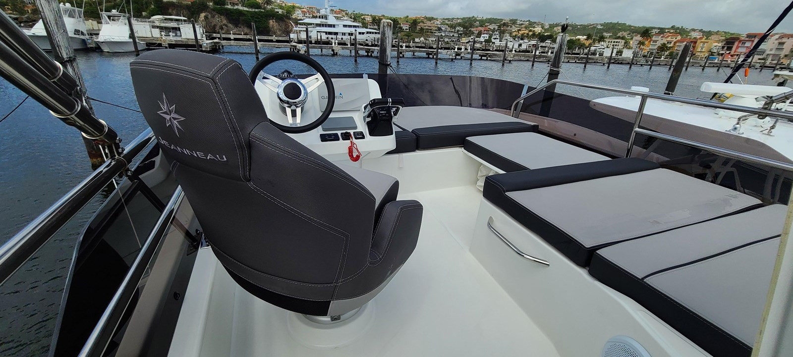 https://arconyachts.ams3.digitaloceanspaces.com/176362/conversions/large_4032087-optimize.jpg