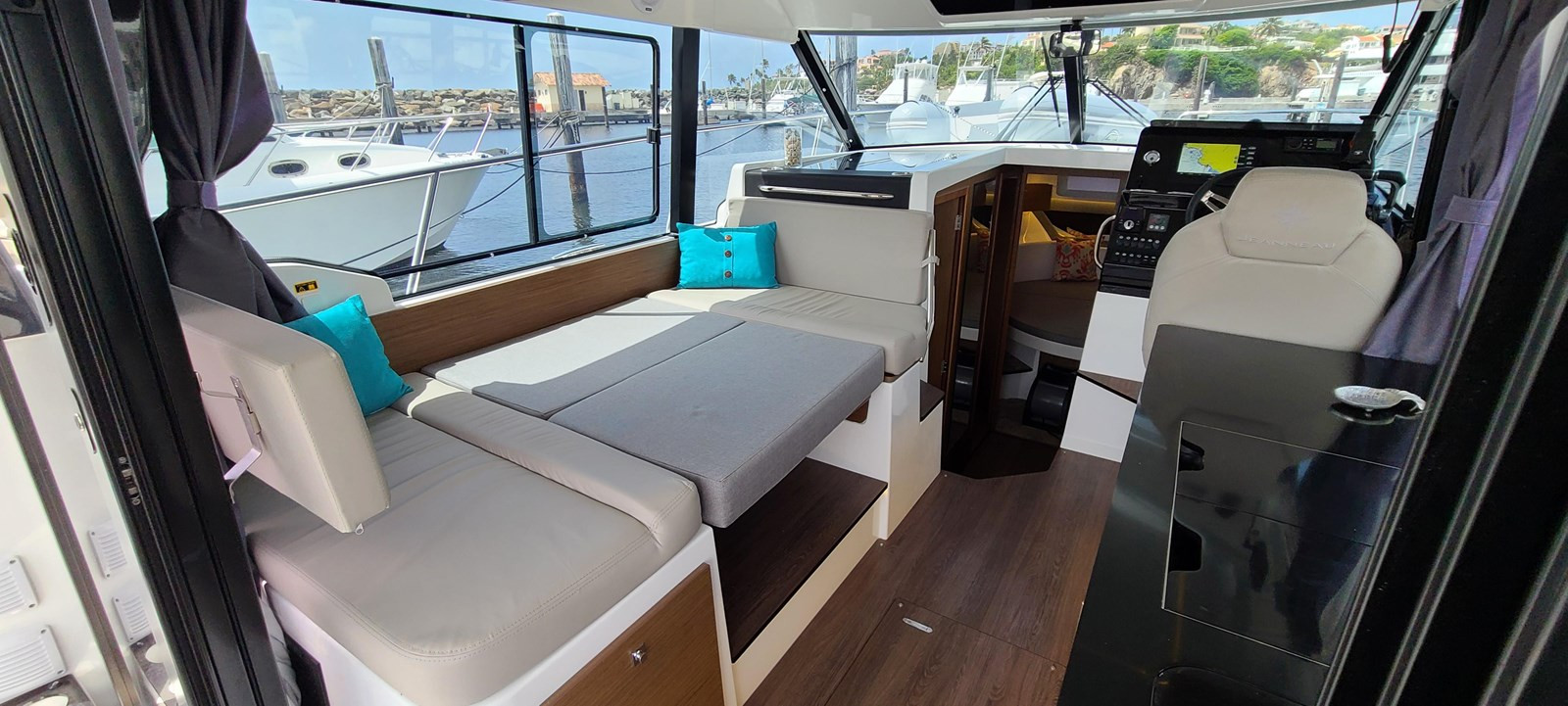 https://arconyachts.ams3.digitaloceanspaces.com/176371/conversions/large_4032090-optimize.jpg
